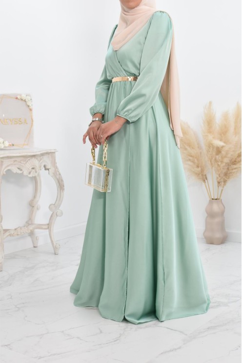 Robe longue satin cache coeur cérémonie femme musulmane.