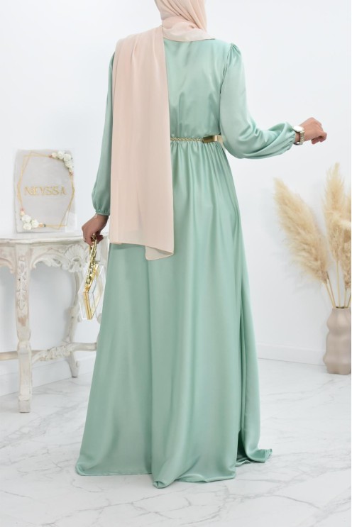 Robe longue satin cache coeur cérémonie femme musulmane.