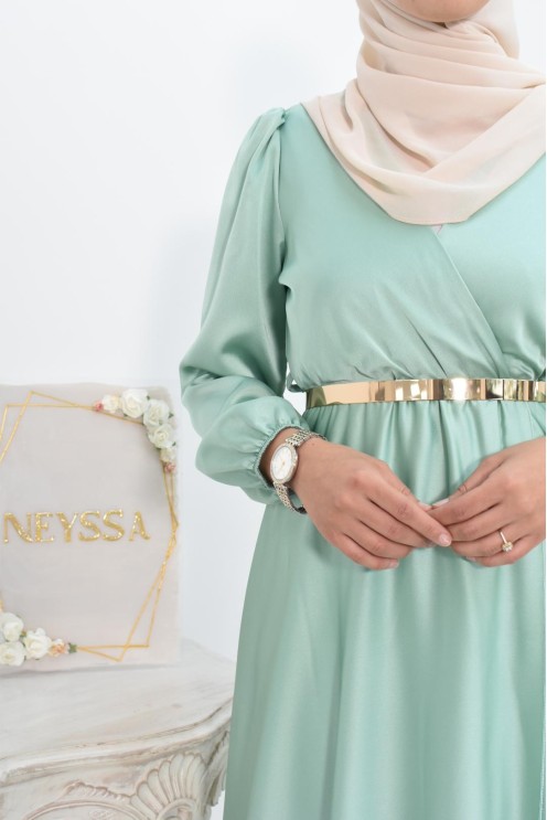 Robe longue satin cache coeur cérémonie femme musulmane.