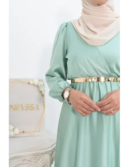 Robe longue satin cache coeur cérémonie femme musulmane.