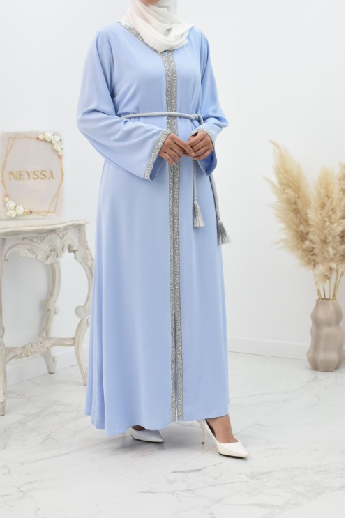 Longue Abaya bleue fluide à strass idéale pour les fêtes