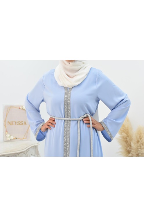 Longue Abaya bleue fluide à strass idéale pour les fêtes