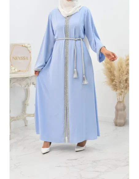 Longue Abaya bleue fluide à strass idéale pour les fêtes