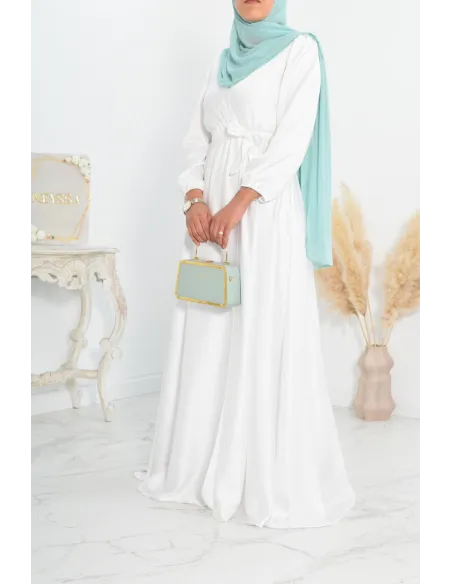 Robe longue satin cache coeur cérémonie femme musulmane.