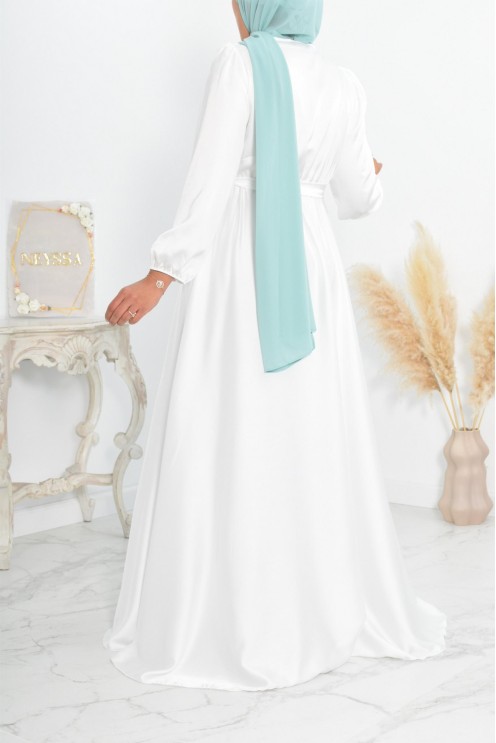 Robe longue satin cache coeur cérémonie femme musulmane.