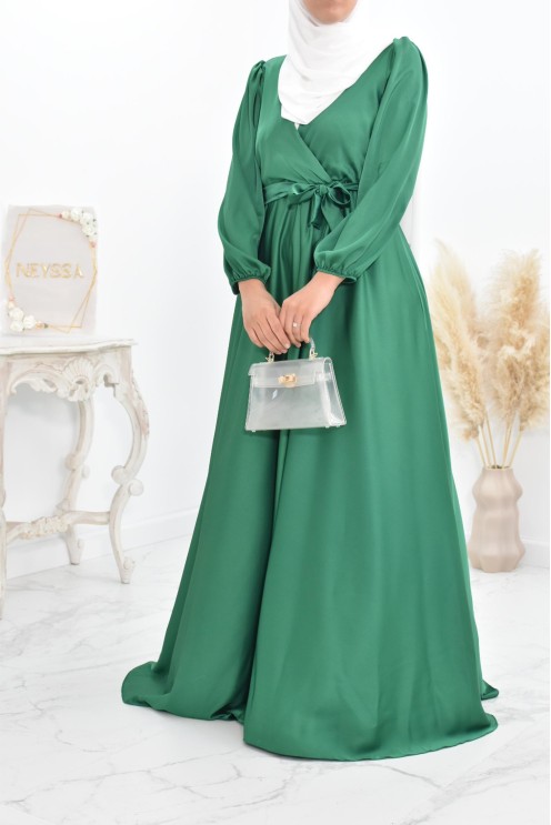 Robe longue satin cache coeur cérémonie femme musulmane.