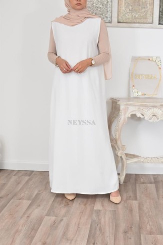 Sleeveless under-dress to be worn under abayas and with a kimono.