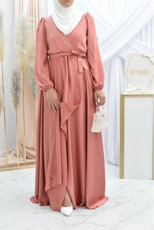 Robe longue satin cache coeur cérémonie femme musulmane.