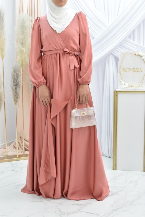 Robe longue satin cache coeur cérémonie femme musulmane.