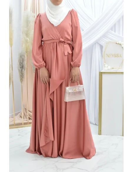 Robe longue satin cache coeur cérémonie femme musulmane.