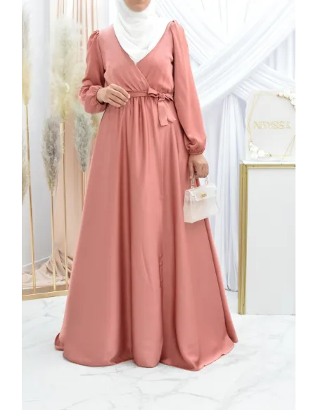 Robe longue satin cache coeur cérémonie femme musulmane.