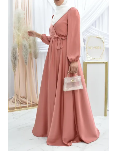 Robe longue satin cache coeur cérémonie femme musulmane.