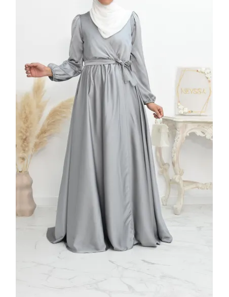 Robe longue satin cache coeur cérémonie femme musulmane.