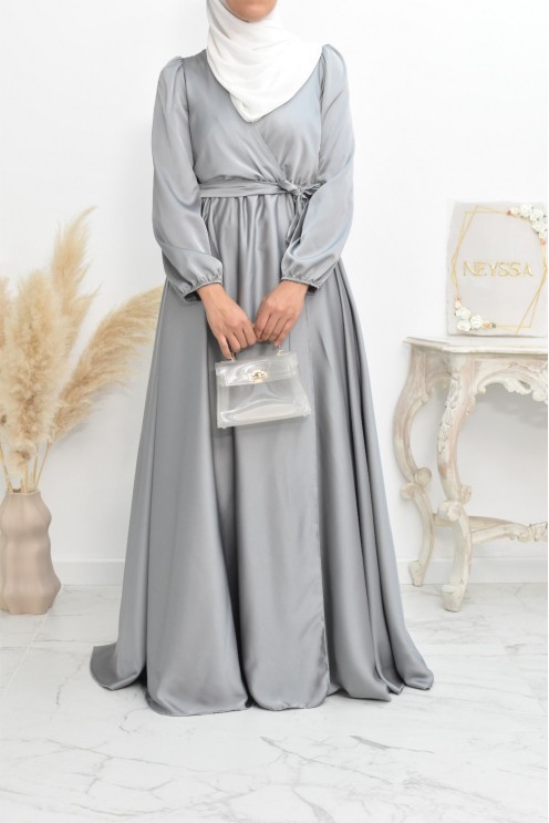 Robe longue satin cache coeur cérémonie femme musulmane.