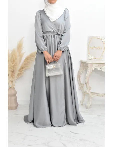 Robe longue satin cache coeur cérémonie femme musulmane.