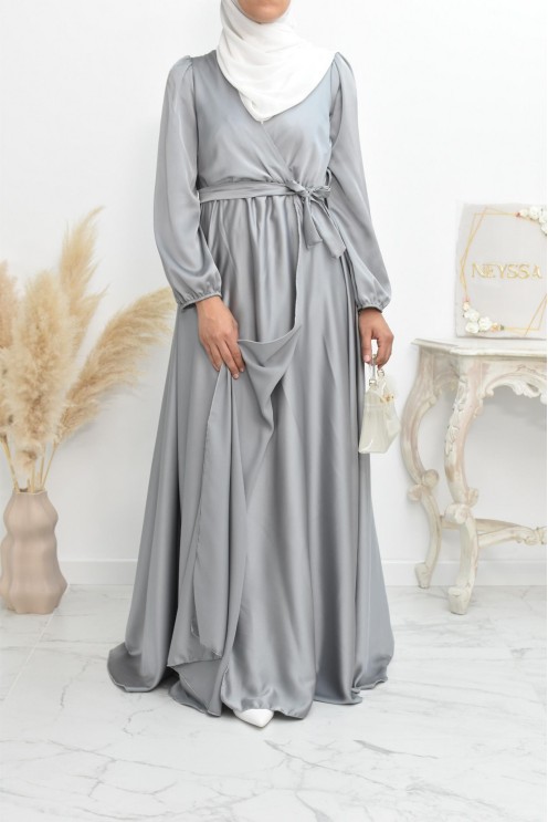 Robe longue satin cache coeur cérémonie femme musulmane.