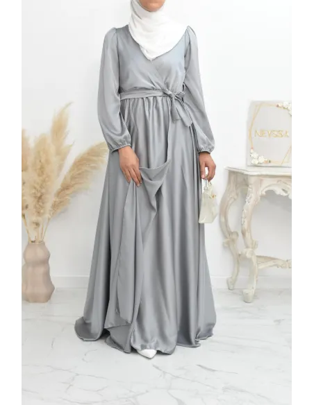 Robe longue satin cache coeur cérémonie femme musulmane.