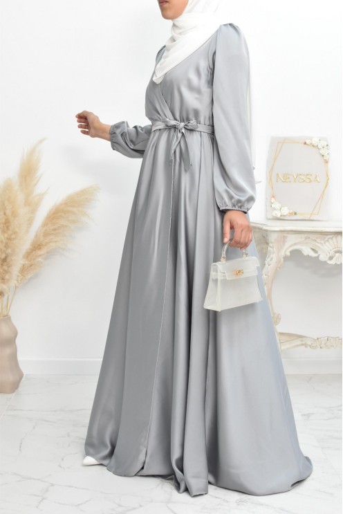 Robe longue satin cache coeur cérémonie femme musulmane.