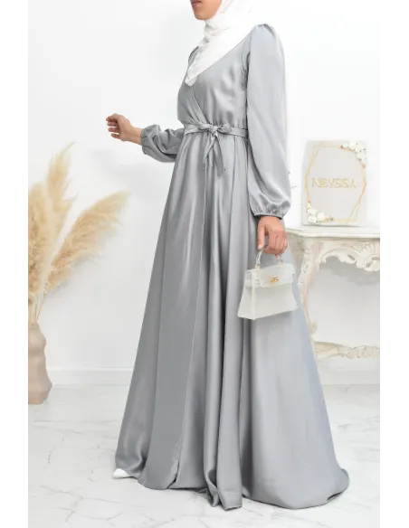 Robe longue satin cache coeur cérémonie femme musulmane.