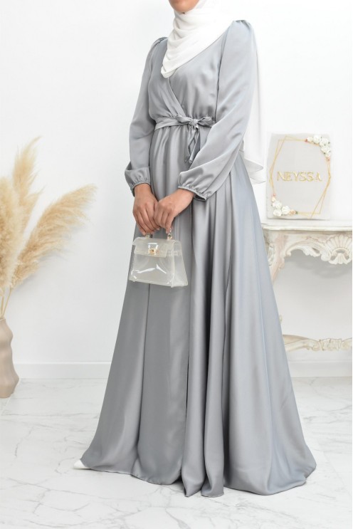 Robe longue satin cache coeur cérémonie femme musulmane.