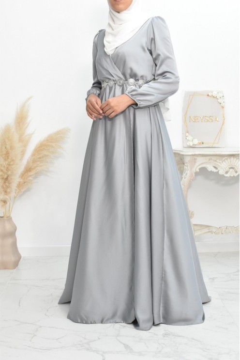 Robe longue satin cache coeur cérémonie femme musulmane.
