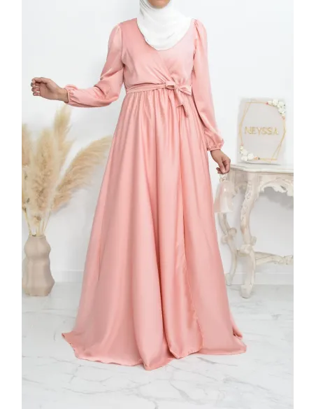 Robe longue satin cache coeur cérémonie femme musulmane.
