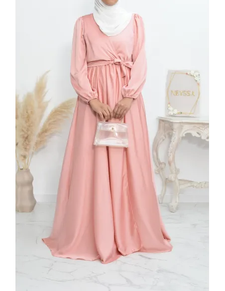 Robe longue satin cache coeur cérémonie femme musulmane.