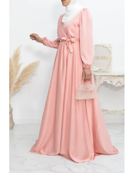 Robe longue satin cache coeur cérémonie femme musulmane.