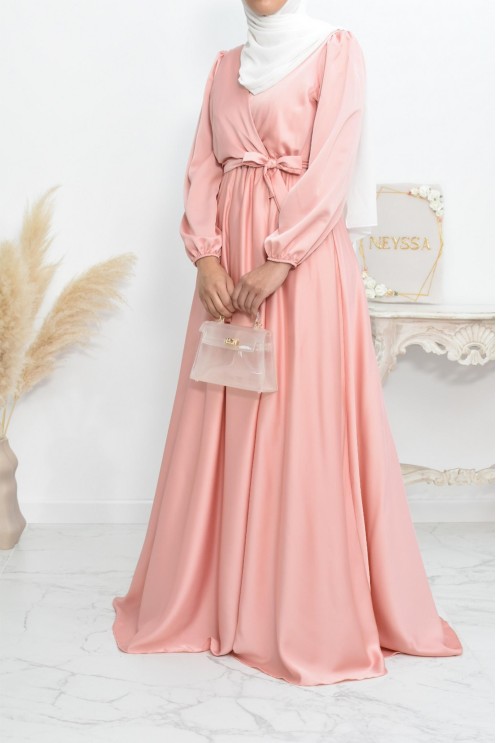 Robe longue satin cache coeur cérémonie femme musulmane.