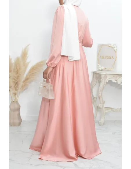 Robe longue satin cache coeur cérémonie femme musulmane.