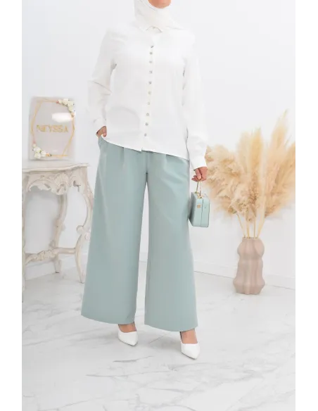 Chemise droite classique fluide et modest fashion.