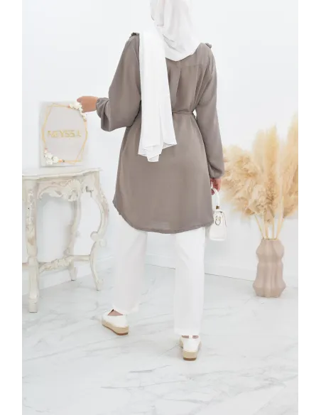 Longue tunique fluide pour l'été style modest fashion à froufrou.