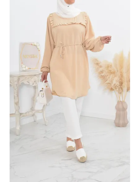 Longue tunique fluide pour l'été style modest fashion à froufrou.