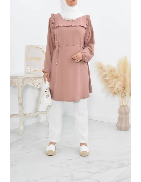 Longue tunique fluide pour l'été style modest fashion à froufrou.