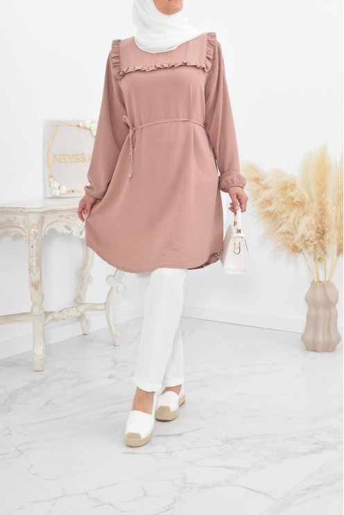 Longue tunique fluide pour l'été style modest fashion à froufrou.