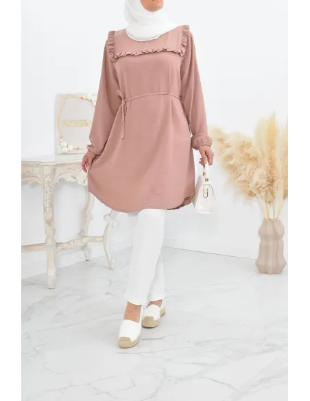 Longue tunique fluide pour l'été style modest fashion à froufrou.