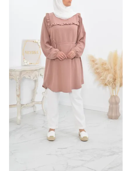 Longue tunique fluide pour l'été style modest fashion à froufrou.