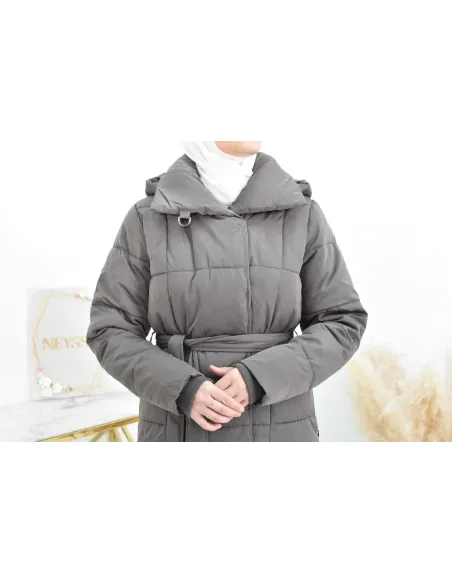 Doudoune femme longue à ceinture et capuche pour femme musulmane