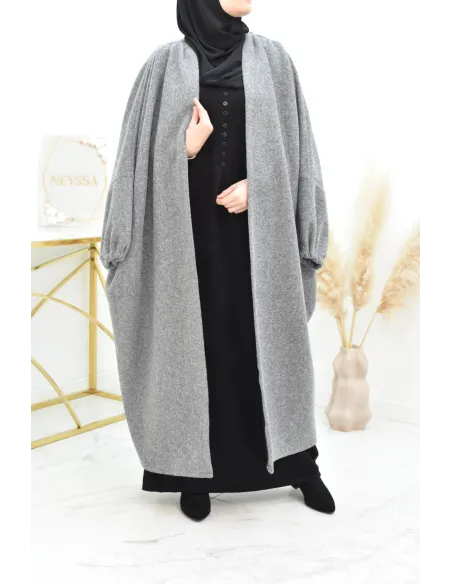 Langes Pulloverkleid aus modernem, dickem Strick für Winter und Herbst