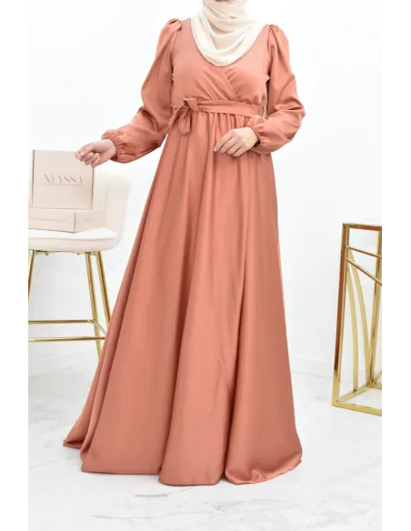 Robe longue satin cache coeur cérémonie femme musulmane.