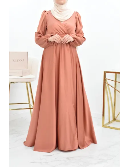 Robe longue satin cache coeur cérémonie femme musulmane.