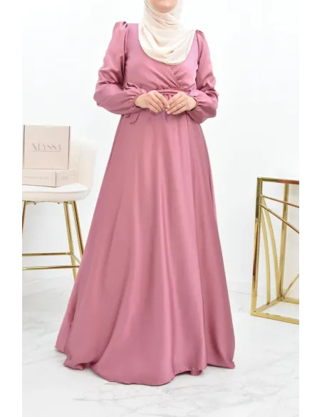 Robe longue satin cache coeur cérémonie femme musulmane.