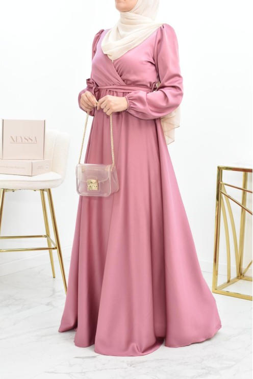 Robe longue satin cache coeur cérémonie femme musulmane.