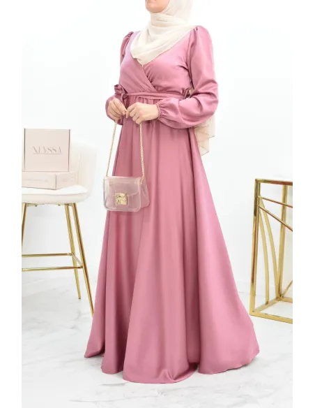 Robe longue satin cache coeur cérémonie femme musulmane.