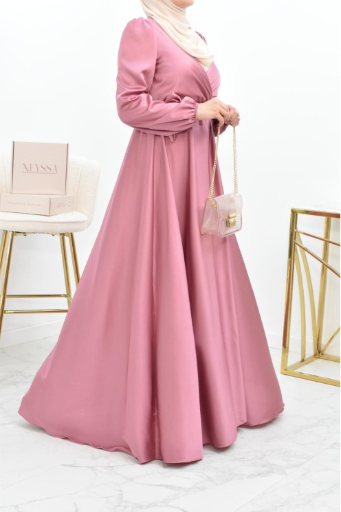 Robe longue satin cache coeur cérémonie femme musulmane.