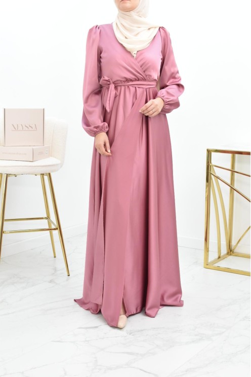 Robe longue satin cache coeur cérémonie femme musulmane.