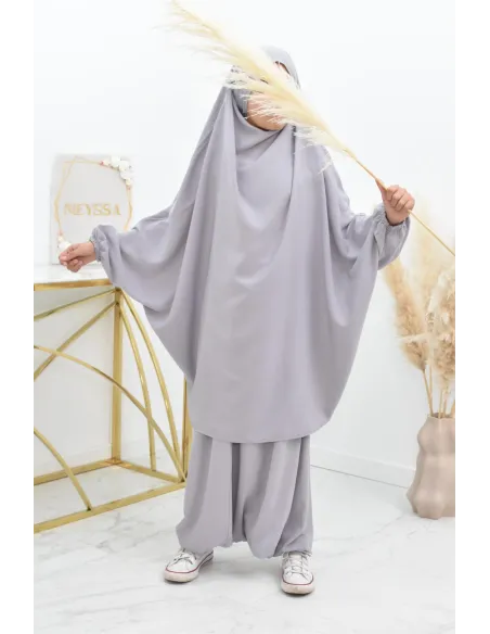 Jilbeb fillette ou jilbab fille tenue de prière et de cours d'arabe.