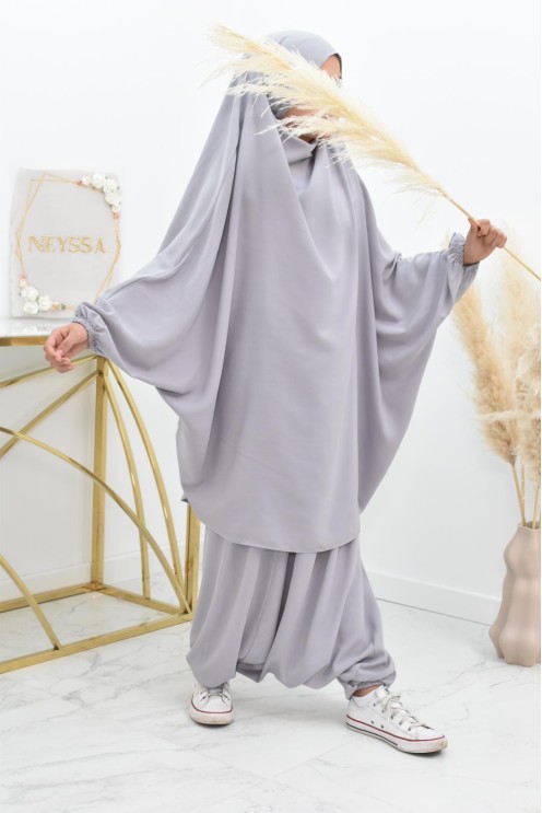 Jilbeb fillette ou jilbab fille tenue de prière et de cours d'arabe.