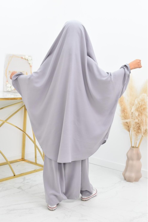 Jilbeb fillette ou jilbab fille tenue de prière et de cours d'arabe.