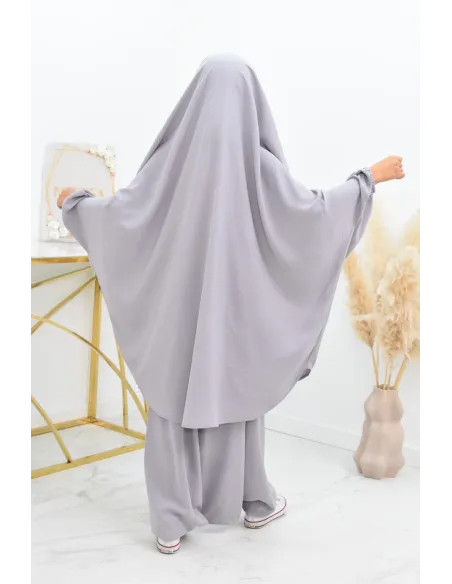 Jilbeb fillette ou jilbab fille tenue de prière et de cours d'arabe.